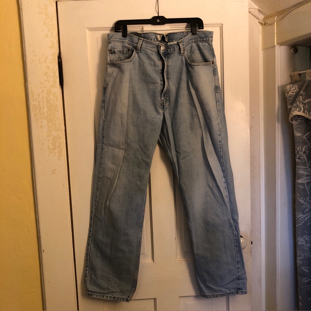 100% Cotton Levi's 505 Men's Light Blue, Regular Fit Straight legs.